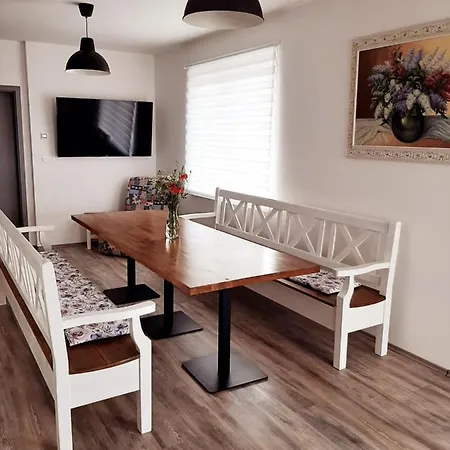 Valentovi شقة Veľký Meder